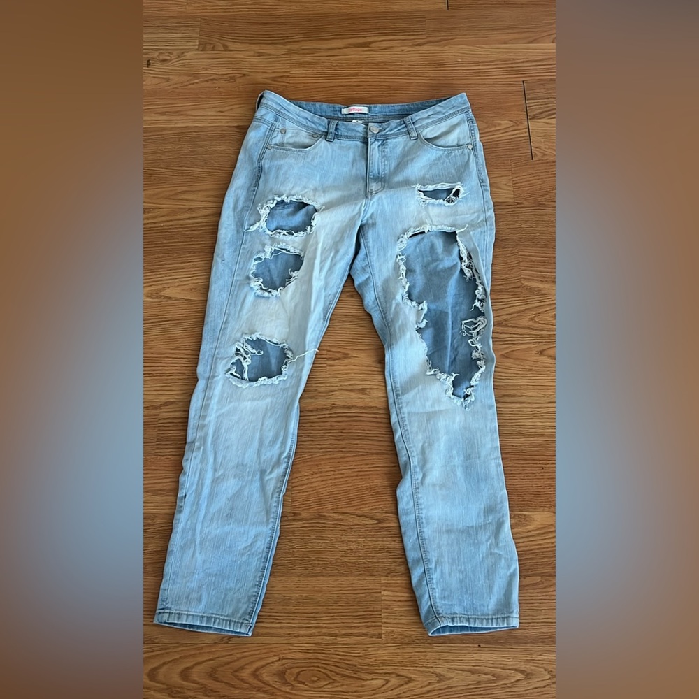 Refugee ripped jeans